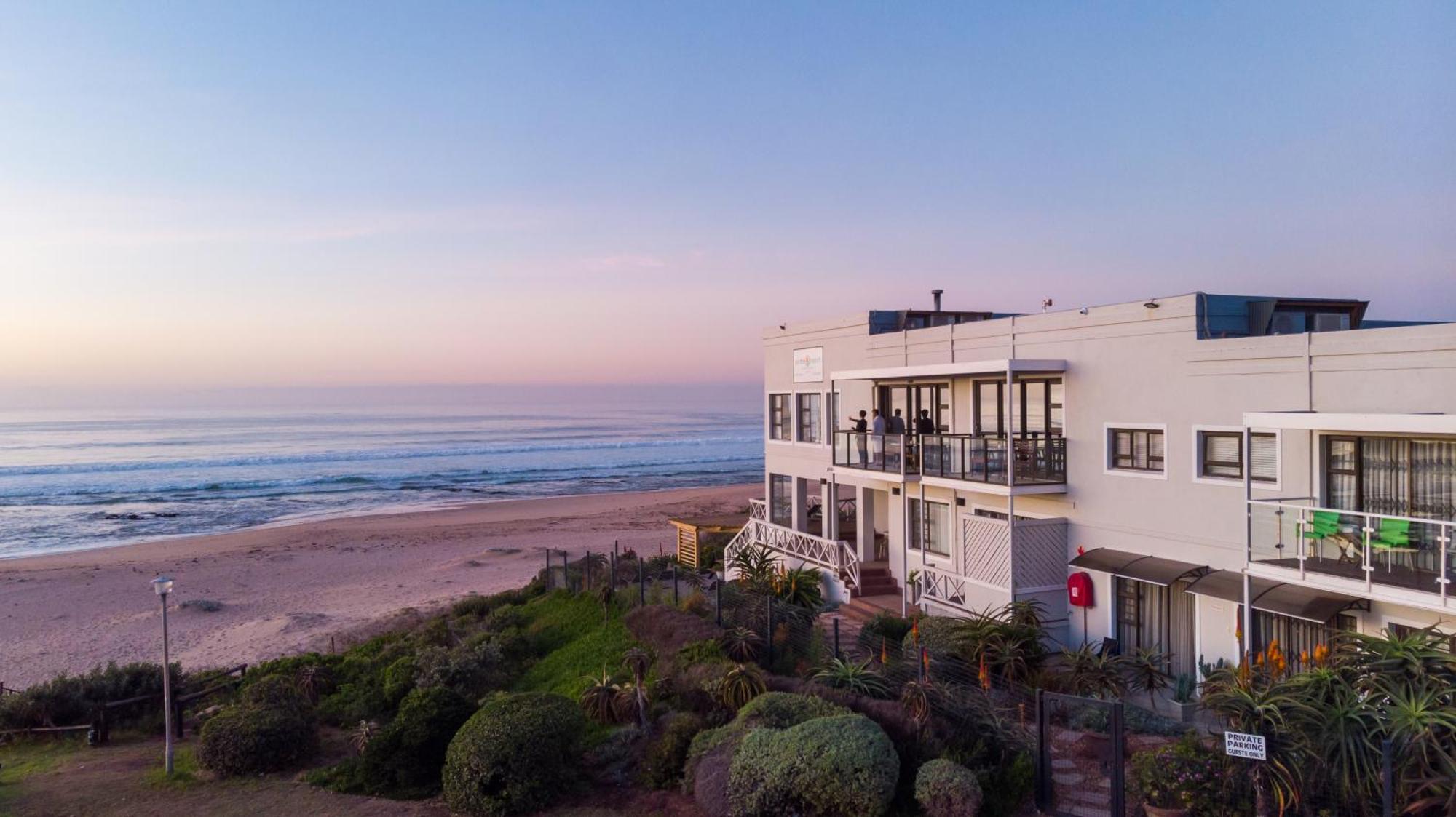 On The Beach Guesthouse Jeffreys Bay Exterior foto