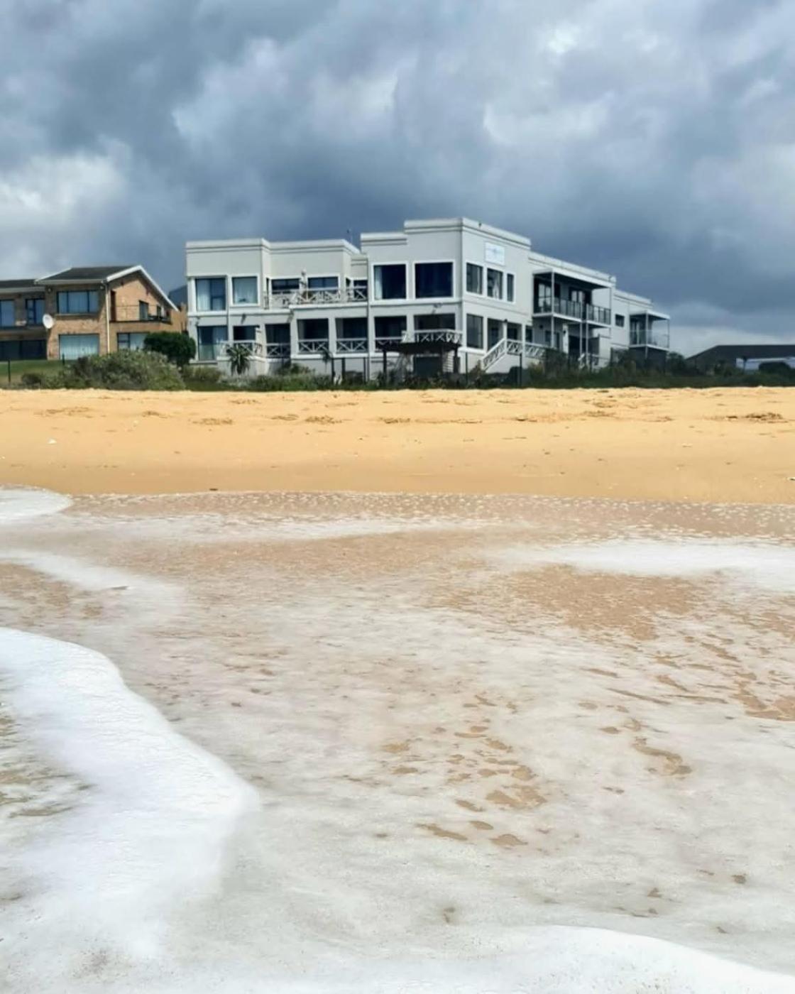 On The Beach Guesthouse Jeffreys Bay Exterior foto